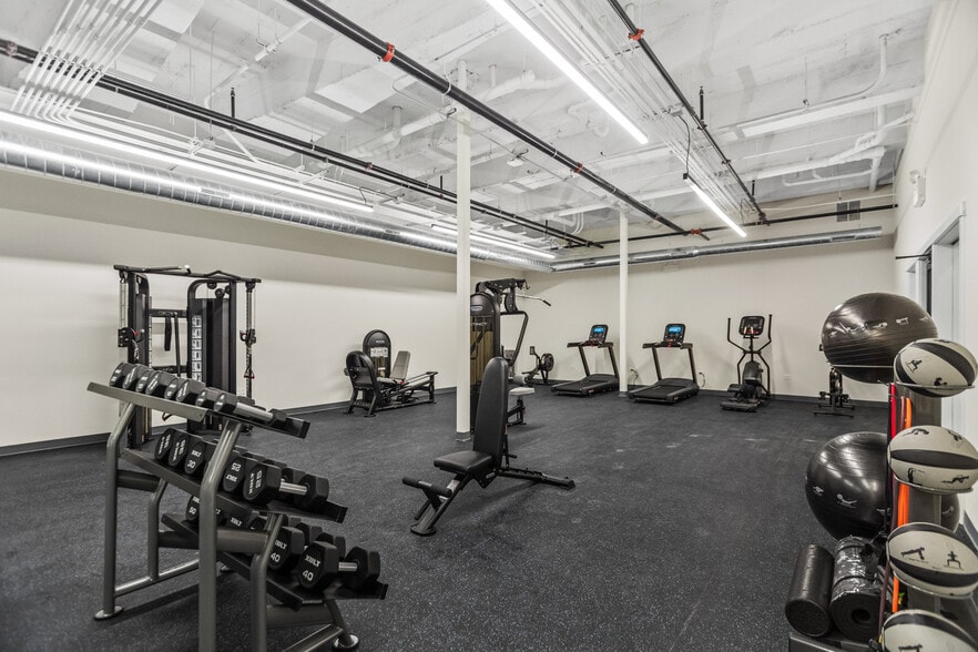 Building Photo - 1453 Maple Ave