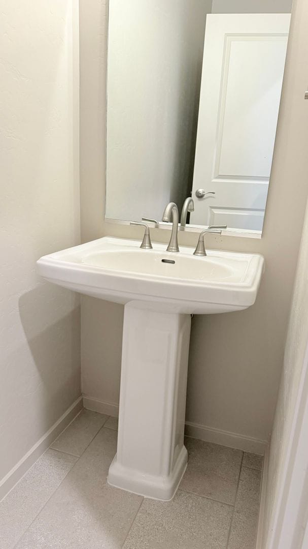 Building Photo - Light and airy 3-bed, 3-bath townhome in one of the area’s most highly desired Red Hawk area.