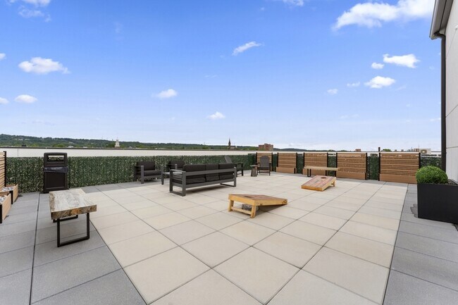 Building Photo - 49 N Day St