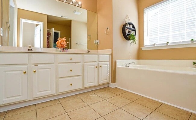 Building Photo - 3339 Cherrybrook Dr