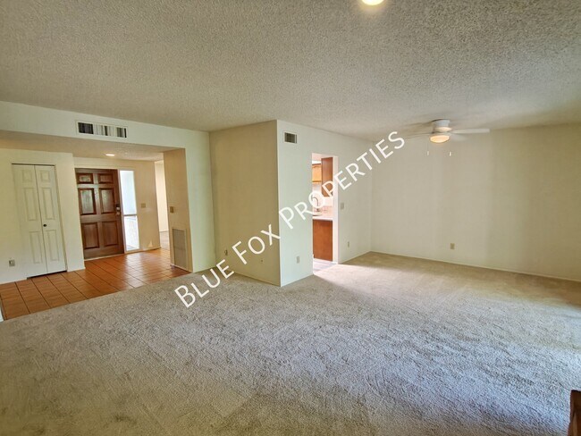 Building Photo - 983 W Palma De Pina
