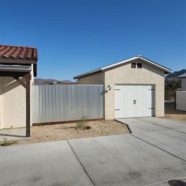 Building Photo - 6658 National Park Dr
