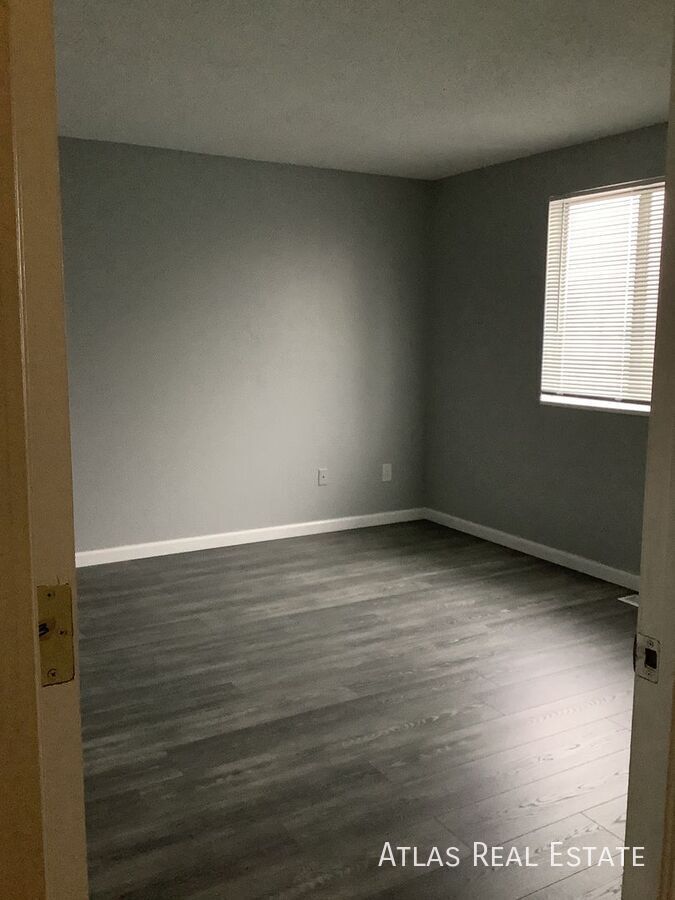 Building Photo - 1417 S Biscay Way