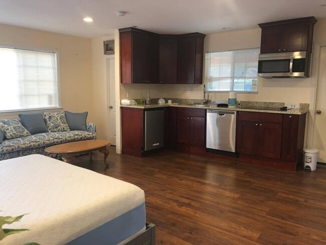 Building Photo - 42939 Nido Ct