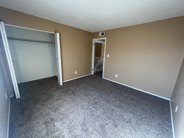 Building Photo - 1440 E Knoll Cir