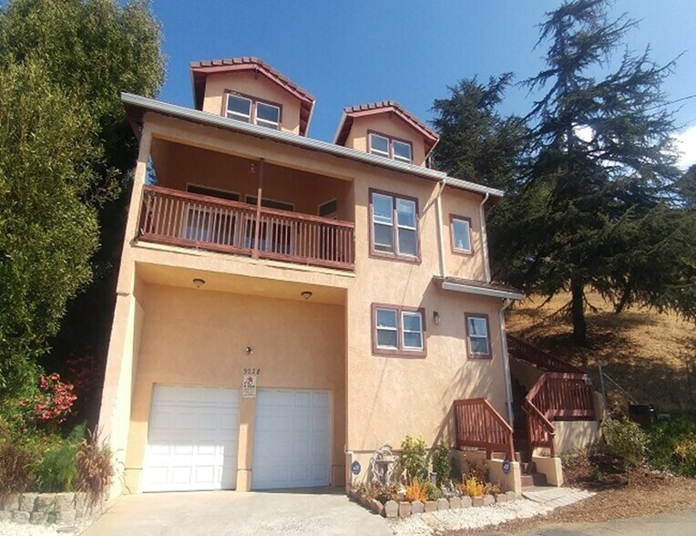 Primary Photo - 9028 Burr St