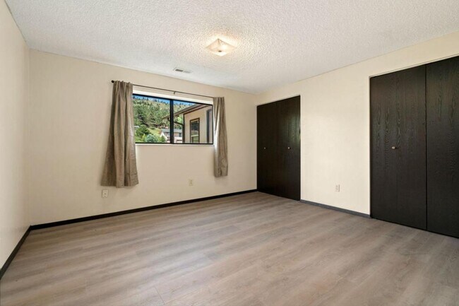 Building Photo - 119 Greenwood Dr