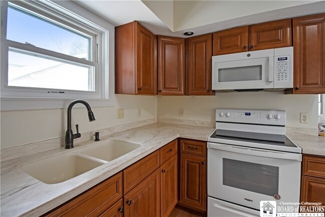 Building Photo - 101 Valley St