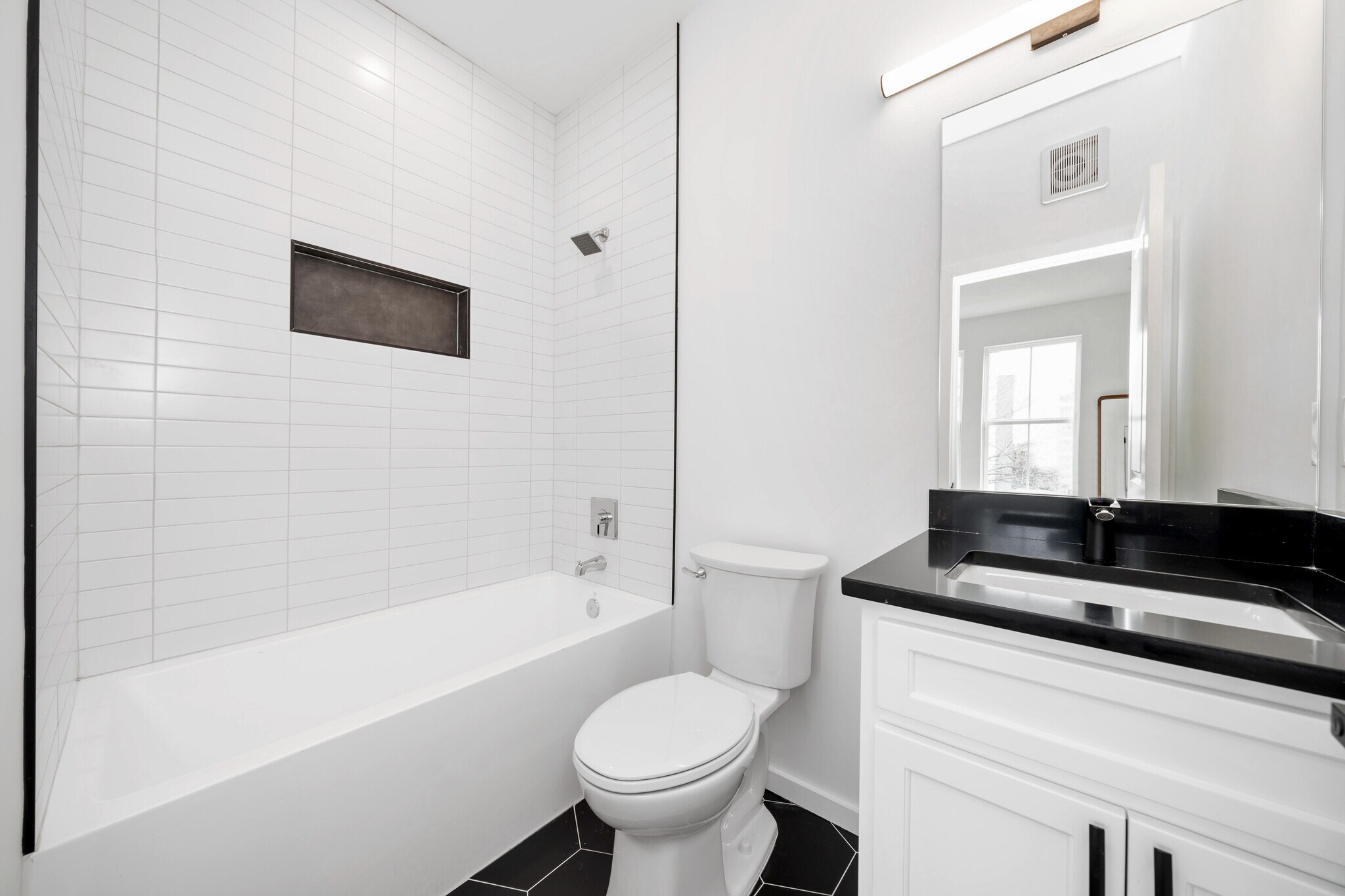 Building Photo - 750 19th St NE