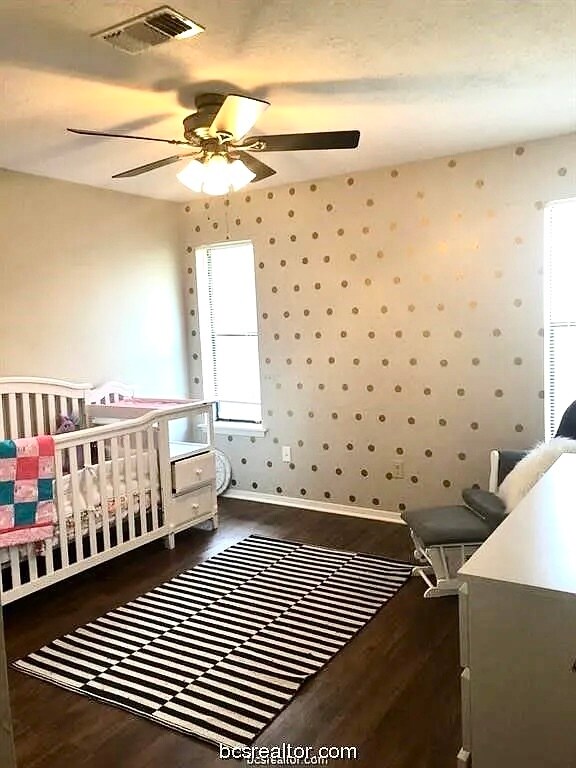 Building Photo - 1004 Crestwood Dr