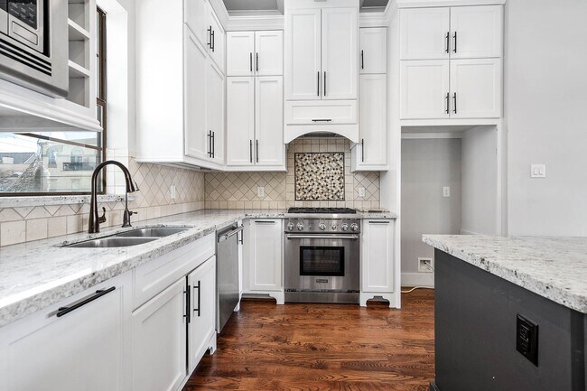 Building Photo - 5733 Winsome Ln