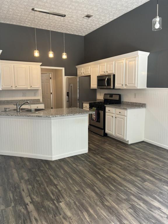 Building Photo - 438 Tannenhill Pl