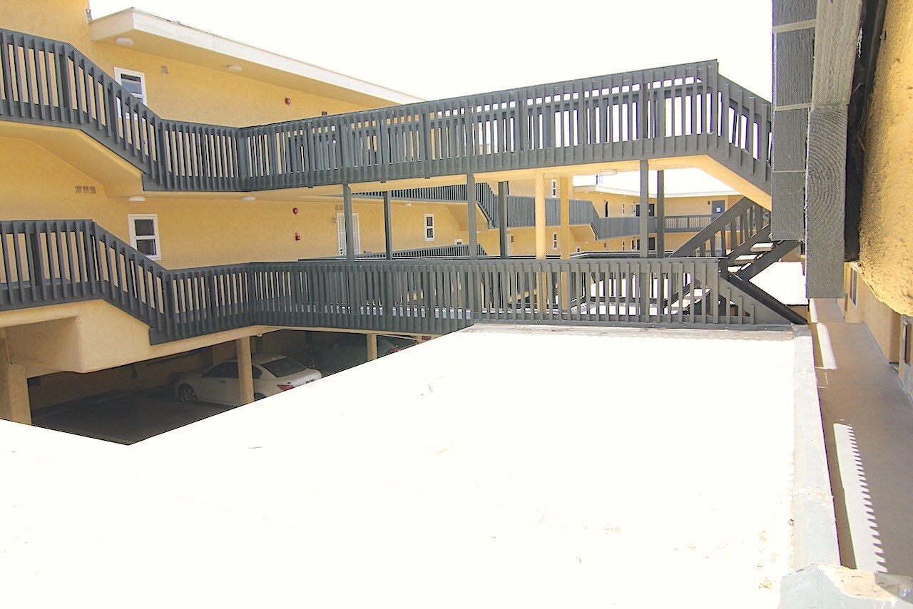 Building Photo - 770 W Imperial Ave