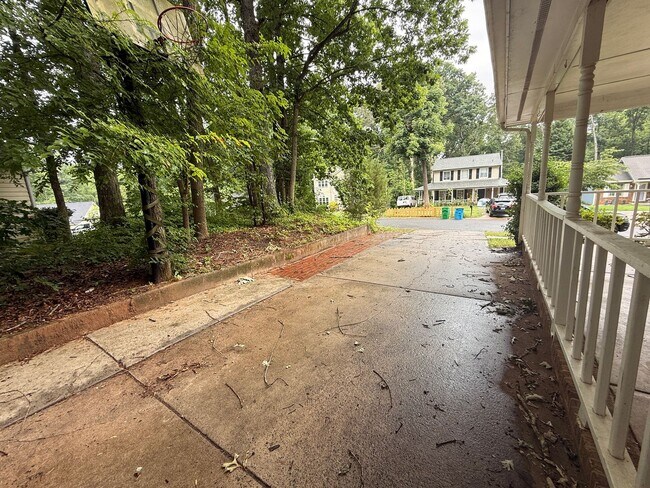 Building Photo - 8720 Mornington Dr