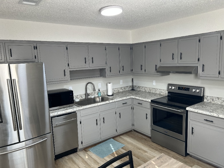 Building Photo - 830 Calhoun Ave