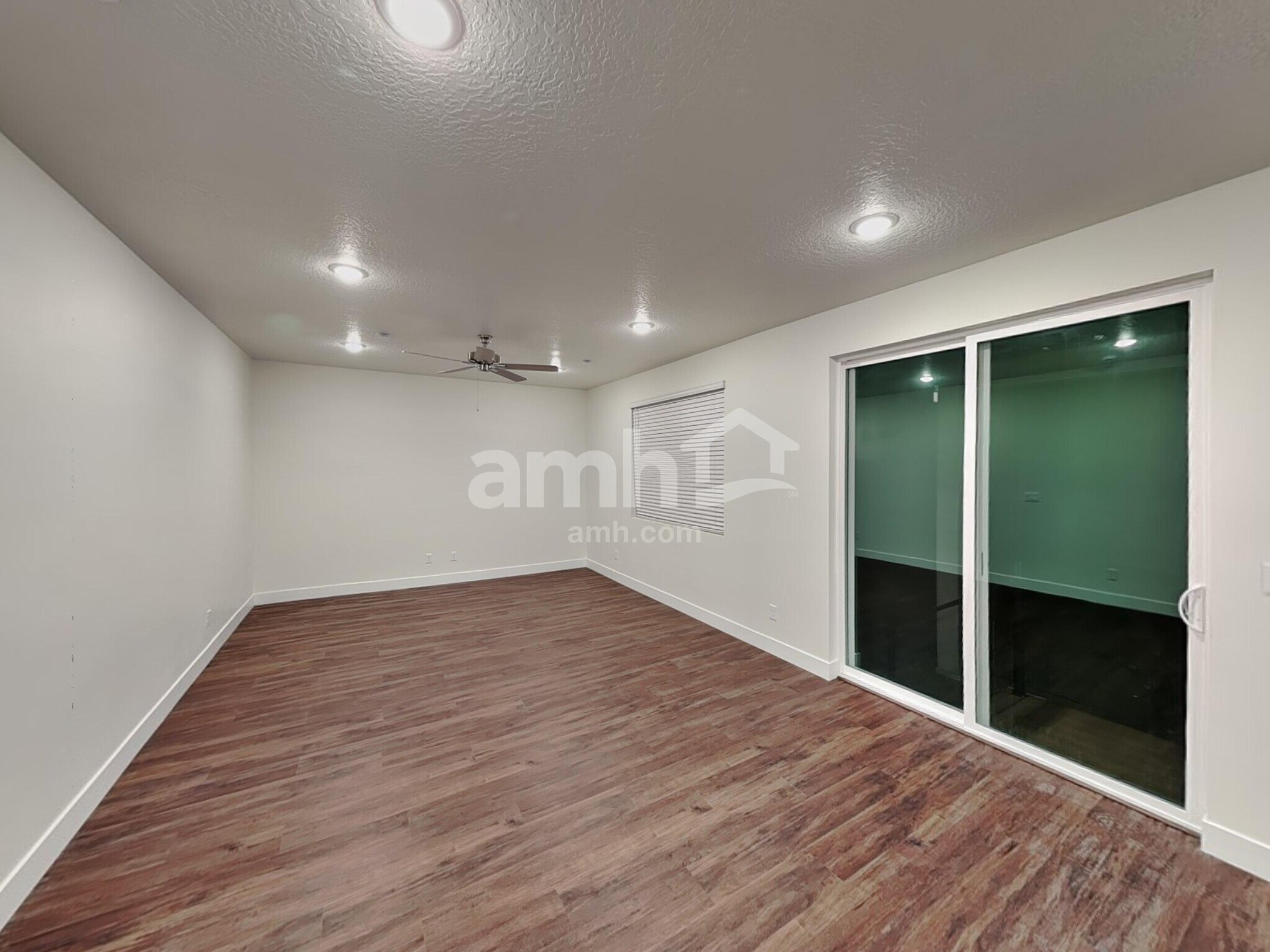 Building Photo - 1221 Redbud Dr