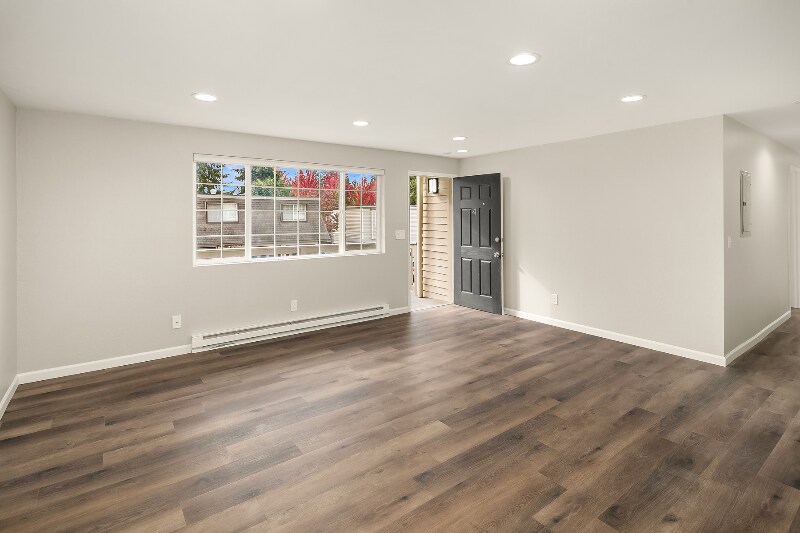 Building Photo - 14314 NE 7th Pl