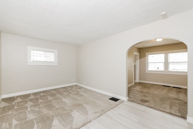 Building Photo - 951 N Kealing Ave