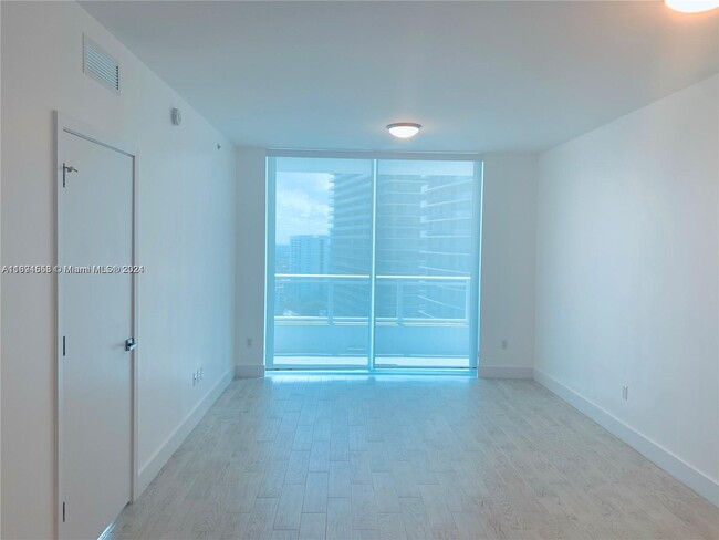 Building Photo - 1080 Brickell Ave