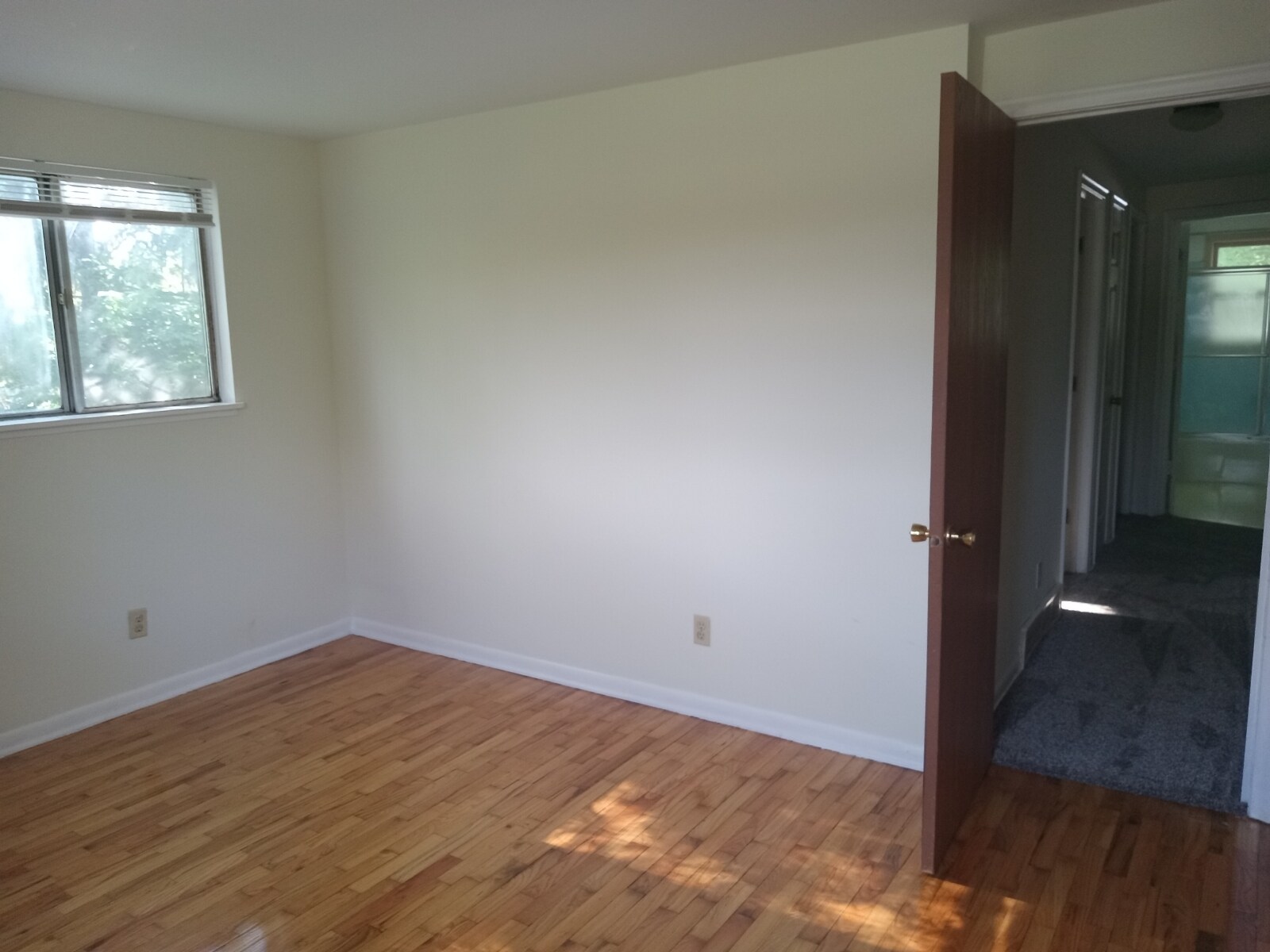 Building Photo - 1649 Greencrest Ave