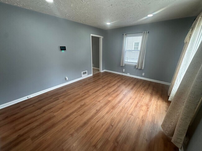 Building Photo - 2130 S 47th St