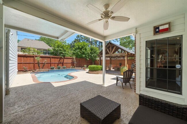 Building Photo - 13002 Golden Rainbow Dr