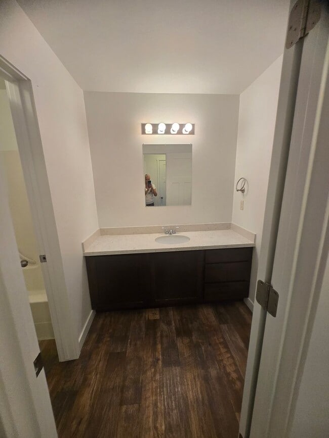 Building Photo - 3 Bed 2 Bath Townhouse for Rent!