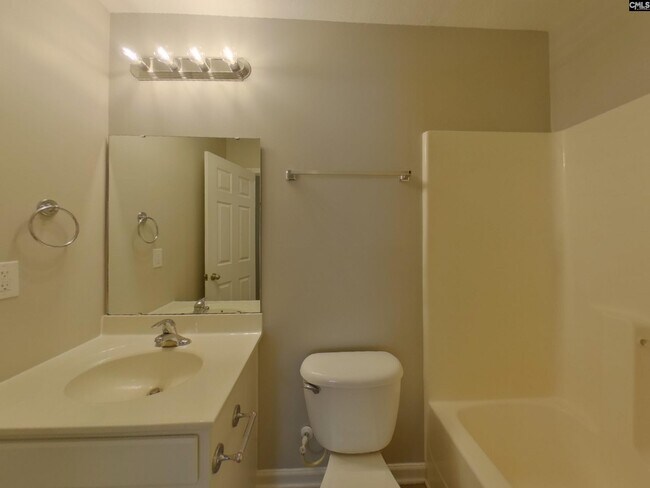 Building Photo - 226 Blazer Dr