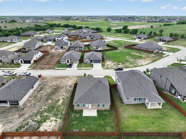 Building Photo - 925 Creekhollow Dr