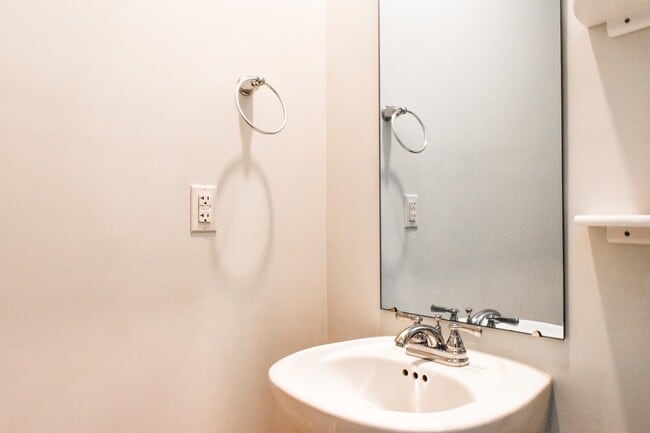 Building Photo - 1057 Saltgrass Way