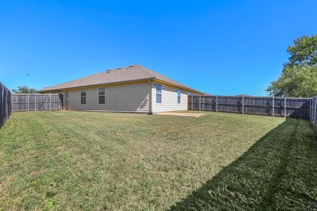 Building Photo - 468 Brookbank Dr
