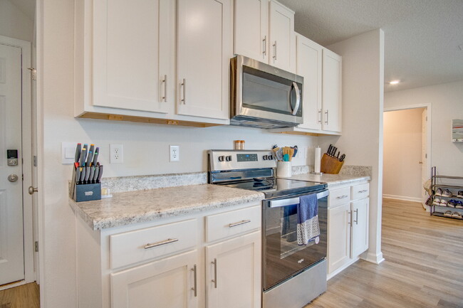 Building Photo - Spacious 4BR Home with 2-Car Garage Near M...