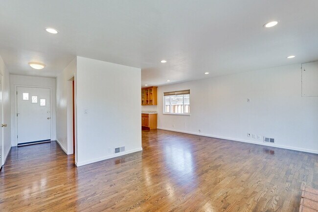 Building Photo - Updated 3BR/2BA Home with Great Schools and Convenient Location