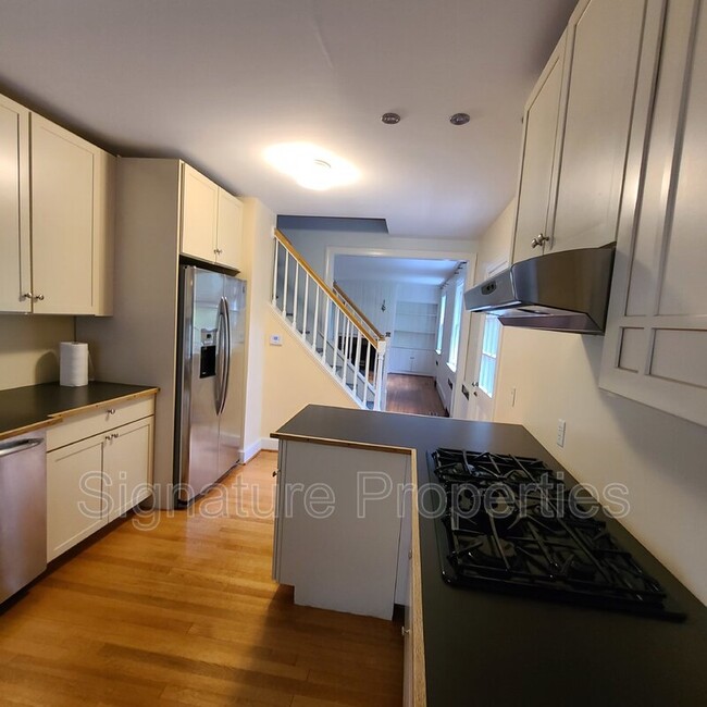 Building Photo - 4643 Stuart Ave