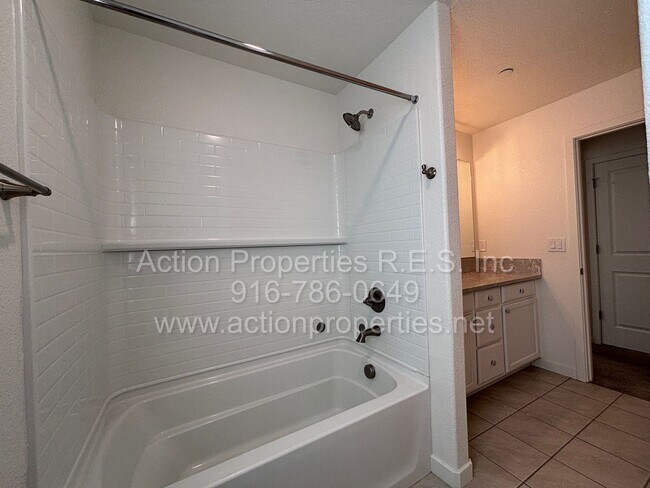 Building Photo - West Roseville - Gorgeous 3 Bed, 2.5 Bath Home - Close to Parks, Shopping, and Top Rated Schools!