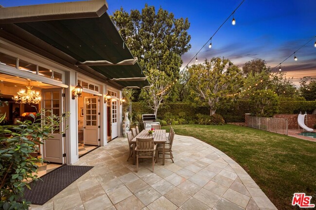 Building Photo - 708 Sierra Dr