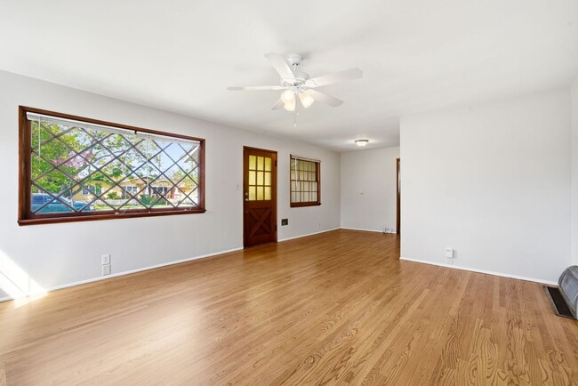 Building Photo - Recently Refreshed 3 Bedroom 1 Bath home in Old Town Orange