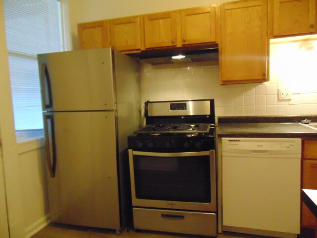 Building Photo - 2209 E 70th St