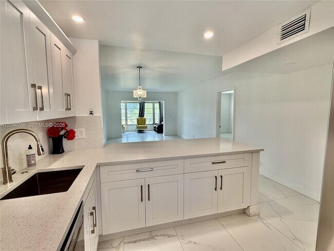Building Photo - 14790 Bonaire Blvd