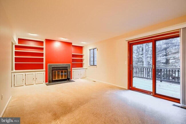 Building Photo - 414 Five Farms Ln