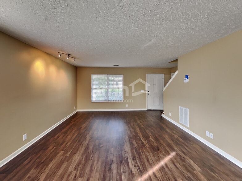 Building Photo - 1700 Stone Hollow Ct