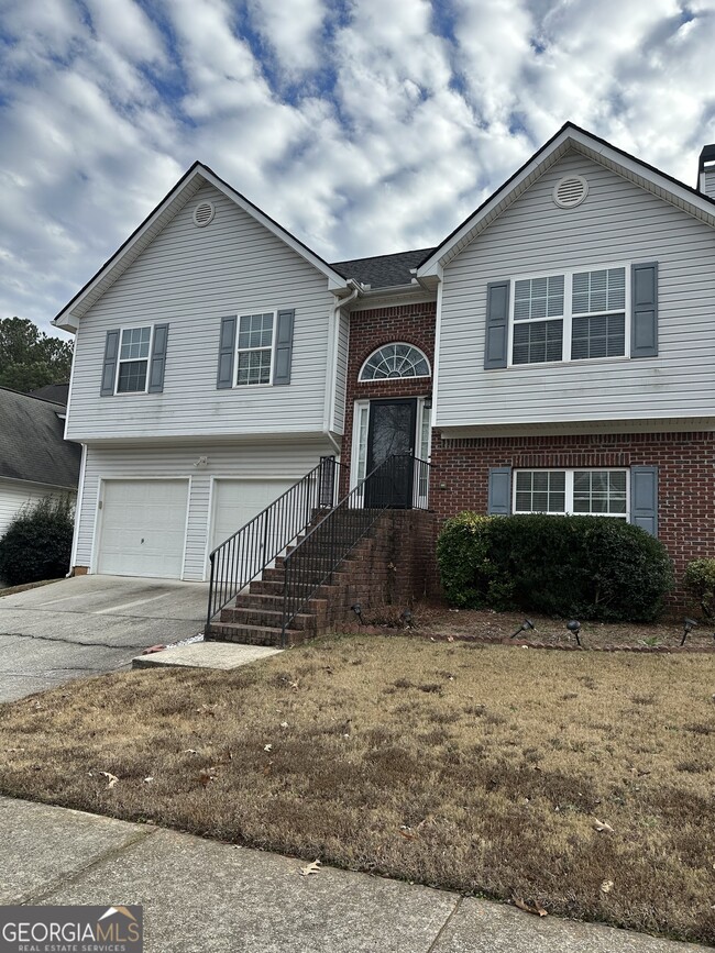 Building Photo - 1943 Oakbluff Way SW