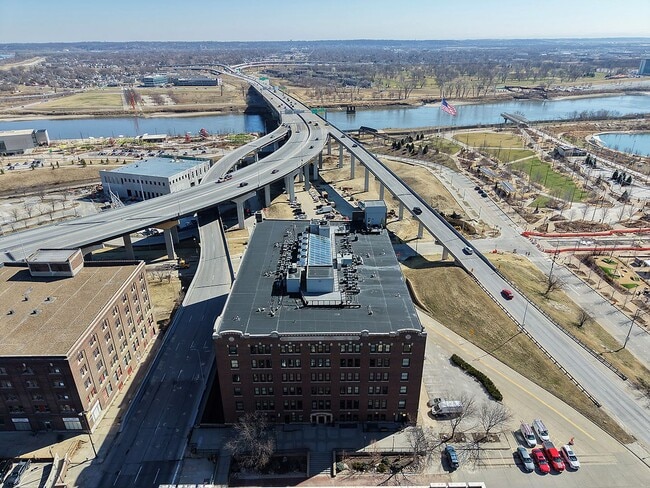 Building Photo - Beebe Runyan
