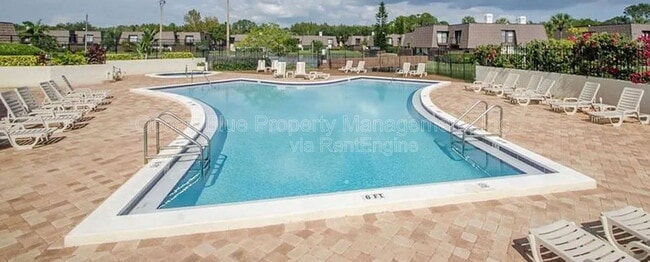 Building Photo - 15436 E Pond Woods Dr