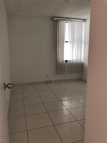 Building Photo - 20350 W Country Club Dr