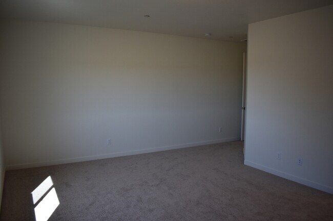 Building Photo - 855 Sophie Ct