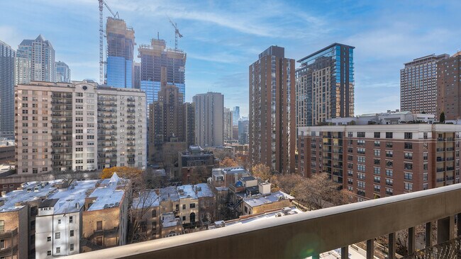 Building Photo - 33 W Delaware Pl