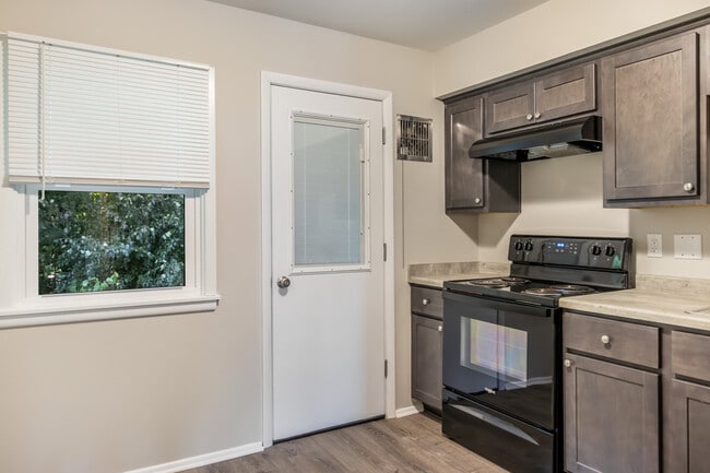 Building Photo - 7215 Euston St