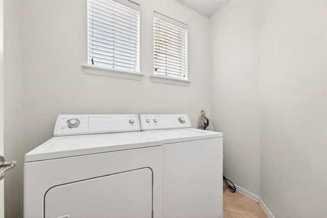 Building Photo - 4440 Jardin St