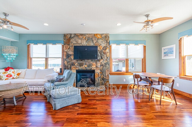 Building Photo - 217 16th St